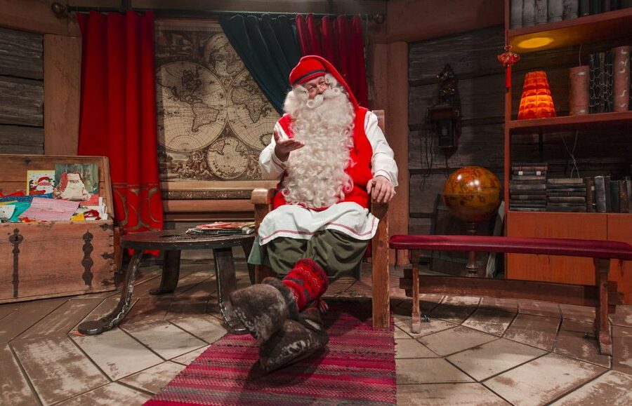 Rovaniemi: Santa’s Village & Snowmobiling to Reindeer Farm - Guides matter: examples of excellent guiding on this tour