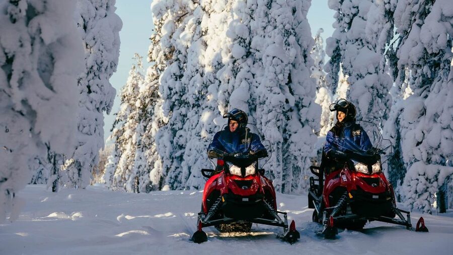 Rovaniemi: Snowmobile Adventure Tour for Adults Only - The start: safety briefing and the first gentle minutes