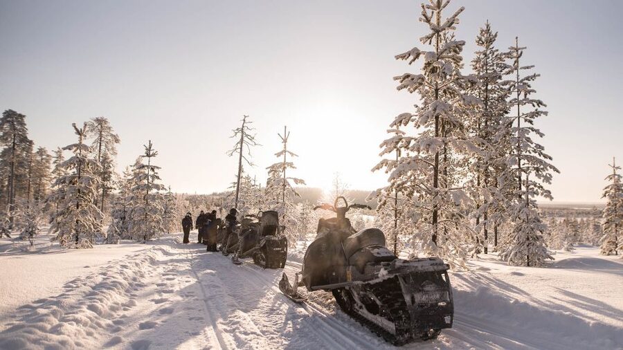 Rovaniemi: Snowmobile Adventure Tour for Adults Only - Photo stops and the snack break that actually helps