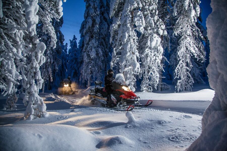 Rovaniemi: Snowmobile Safari & Campfire Evening Escape - The kota campfire stop: warmth, sausages, and Northern Lights talk