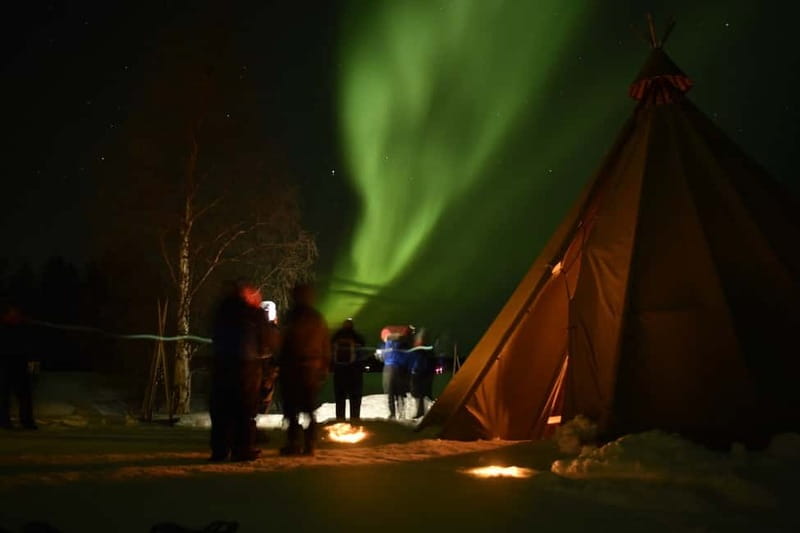 Rovaniemi: Snowtrain to Northern Lights Camp - The walk and arrival at the Northern Lights camp: what the night does for you