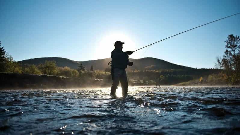 Rovaniemi: Summer & Autumn Fishing Tour in Lapland & BBQ - Warm drinks and a wilderness BBQ by the water