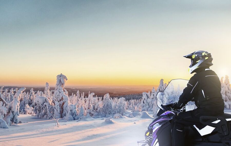 Rovaniemi: Sunrise Electric Snowmobile Tour with Snacks - Getting ready at Safartica: timing, winter gear, and who drives