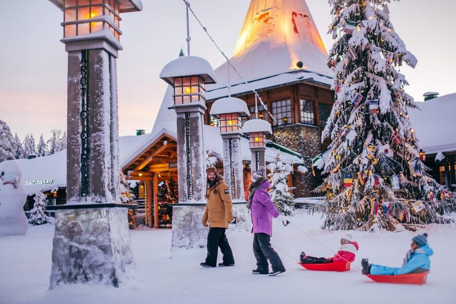 Rovaniemi: Tour to Santa Claus Village with Hotel pick up - Meeting Santa: the wish-list moment and photo help