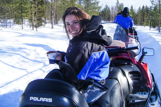 Snowmobile Safari in the Nature - Morning start - Food and breaks: why warm snacks aren’t a small detail