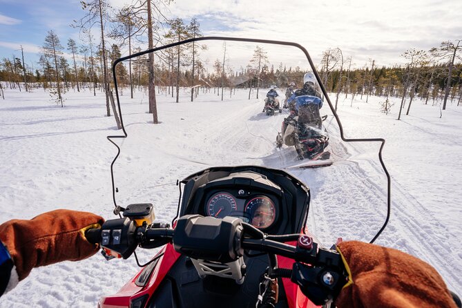 Snowmobile Safari into the Wilderness, Apukka Resort Rovaniemi - The ride portion: guided snow routes without experience pressure