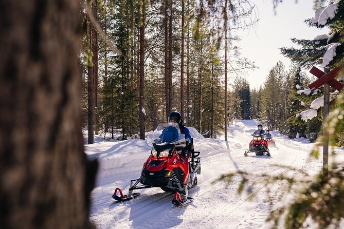 Snowmobiling and ice fishing in Apukka Resort, Rovaniemi - Snowmobile Basics: Easy to Learn, Real to Drive