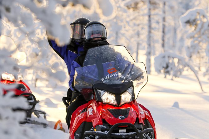 Snowmobiling Quick Spin - 2 h snowmobile experience in Rovaniemi - Your 2 hours of Arctic machine time starts at Safartica