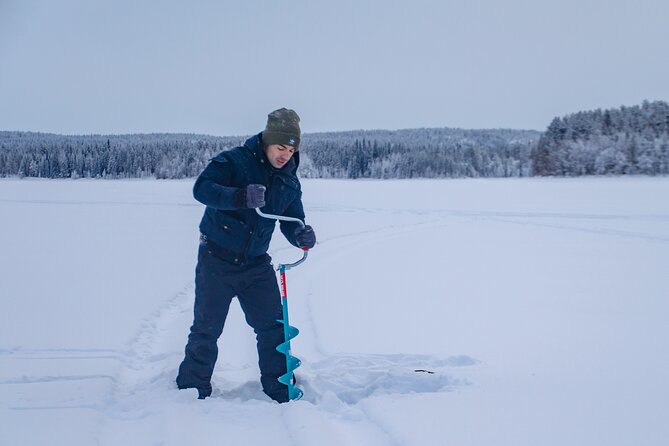 Snowshoeing Adventure with Ice-Fishing, Fire and Survival - Campfire survival lessons: using local resources the smart way