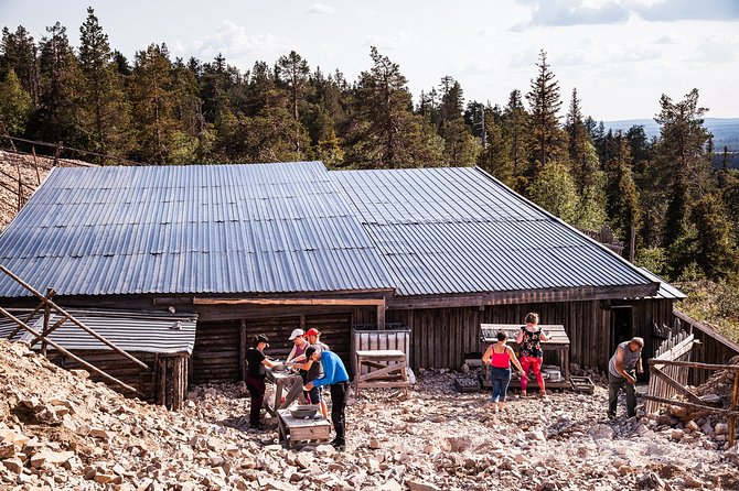 Trip to Pyhä-Luosto National Park and Amethyst Mine - BBQ lunch: how the day stays easy even when weather turns