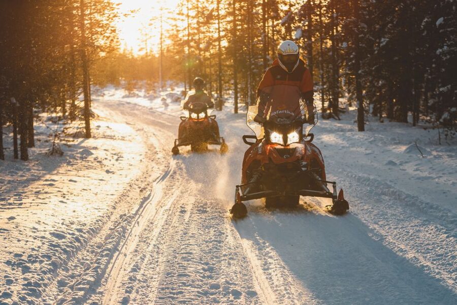 Ylläs: Snowmobile Tour to Arctic Snow Village & Snack - Winter clothing and instruction: the real comfort advantage